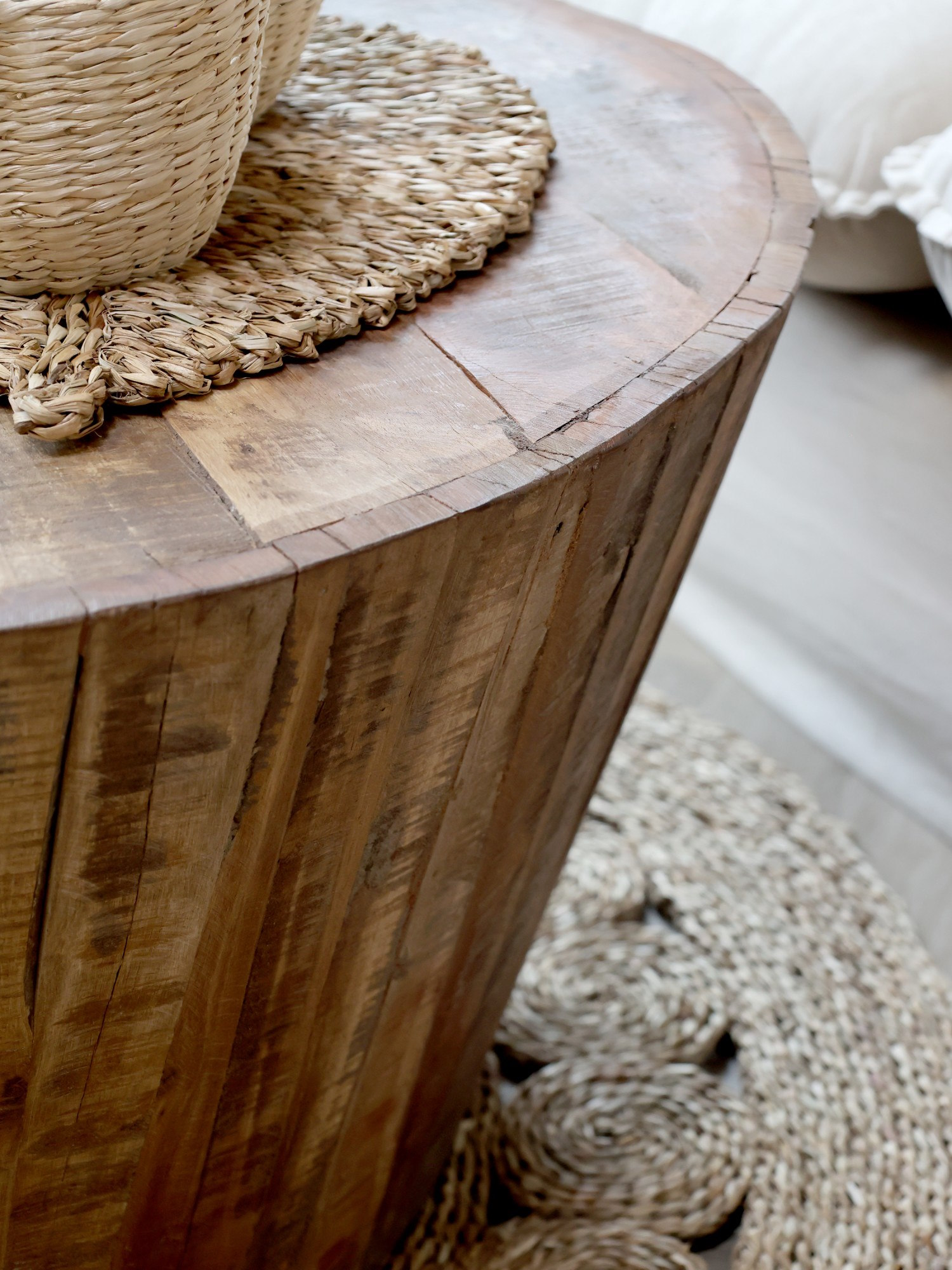 DREWNIANY_RUSTYKALNY_POSTARZANY_STOLIK_KAWOWY_OKRĄGŁY_41066300_CHIC_ANTIQUE_POLSKA_SKLEP_DESIGNBYWOMEN